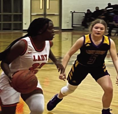 Pushing the tempo... WS PG Makenzie Wilson pushes the pace in Tuesday night’s action against Center… Reporter photo by Cecil Tatom