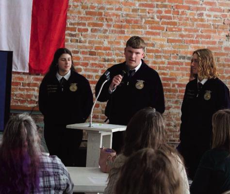 Hemphill FFA Speaks to Sabine County Chamber