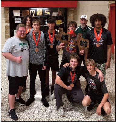 Hornets Powerlifting Team Earns 3rd at Regionals, Two Advance to State