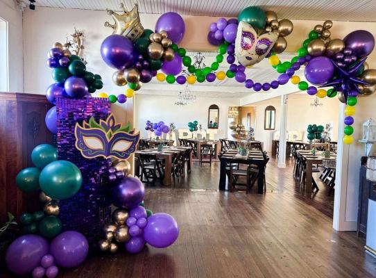 Pineywoods Vineyard hosted a Mardi Gras Ball fundraiser for the new Animal Shelter that will serve San Augustine and Sabine County. Decorations were beautifully done by Lavash Events.