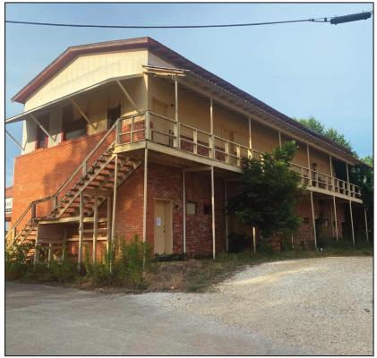 City condemns Sabine Apartments