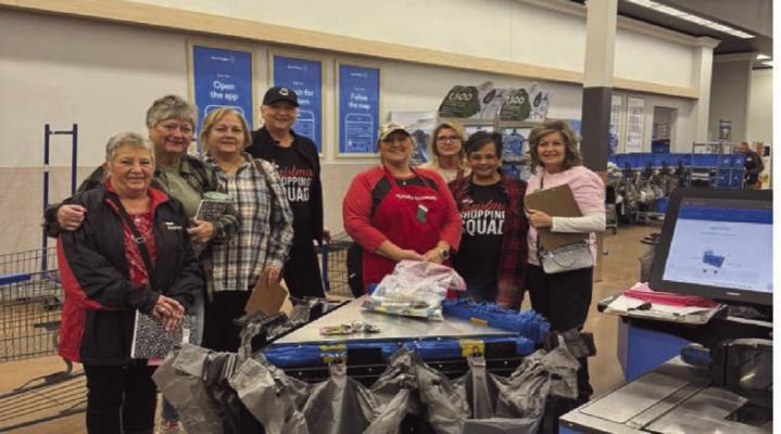 ESP Volunteers Spend the Day Shopping for Local Families