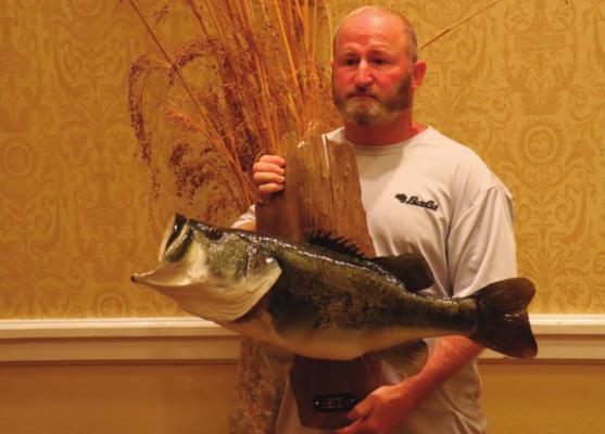 Not just another fish tale... Jimmie Box with his 12.16 TBLA replica at the Toledo Bend Lake Association Lunker awards. Reporter photo by Bill Dodson