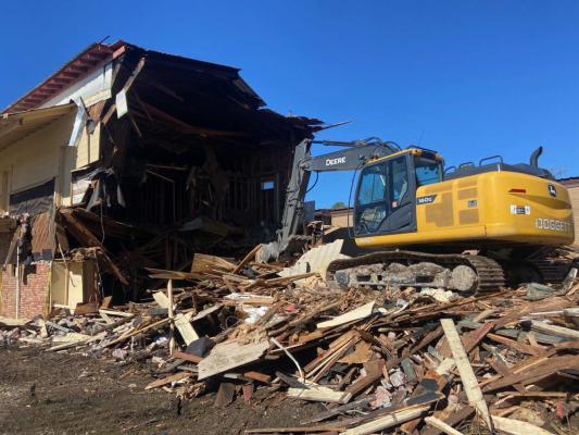 As mentioned in the City Council article for Hemphill (p.1), Chance Construction proceeded Monday with the demolition of the Sabine County Apartments located right off the square. Reporter photo by Johanna Vickers
