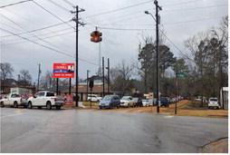 Cars line up for food distribution at Sabine County Farmer’s Market- New location set.